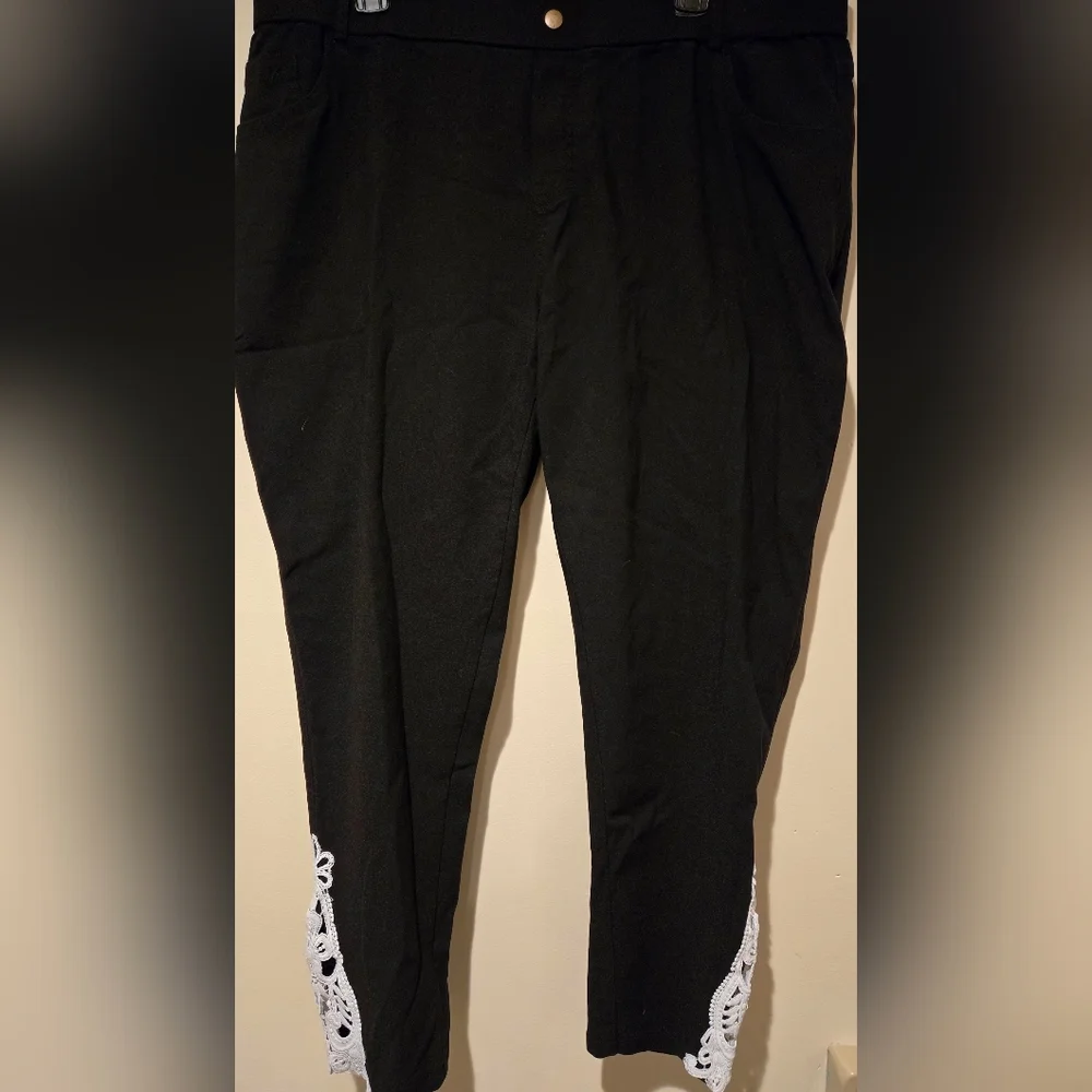 🫶Elegant Black Lace Trim Pants - Picture 7 of 8